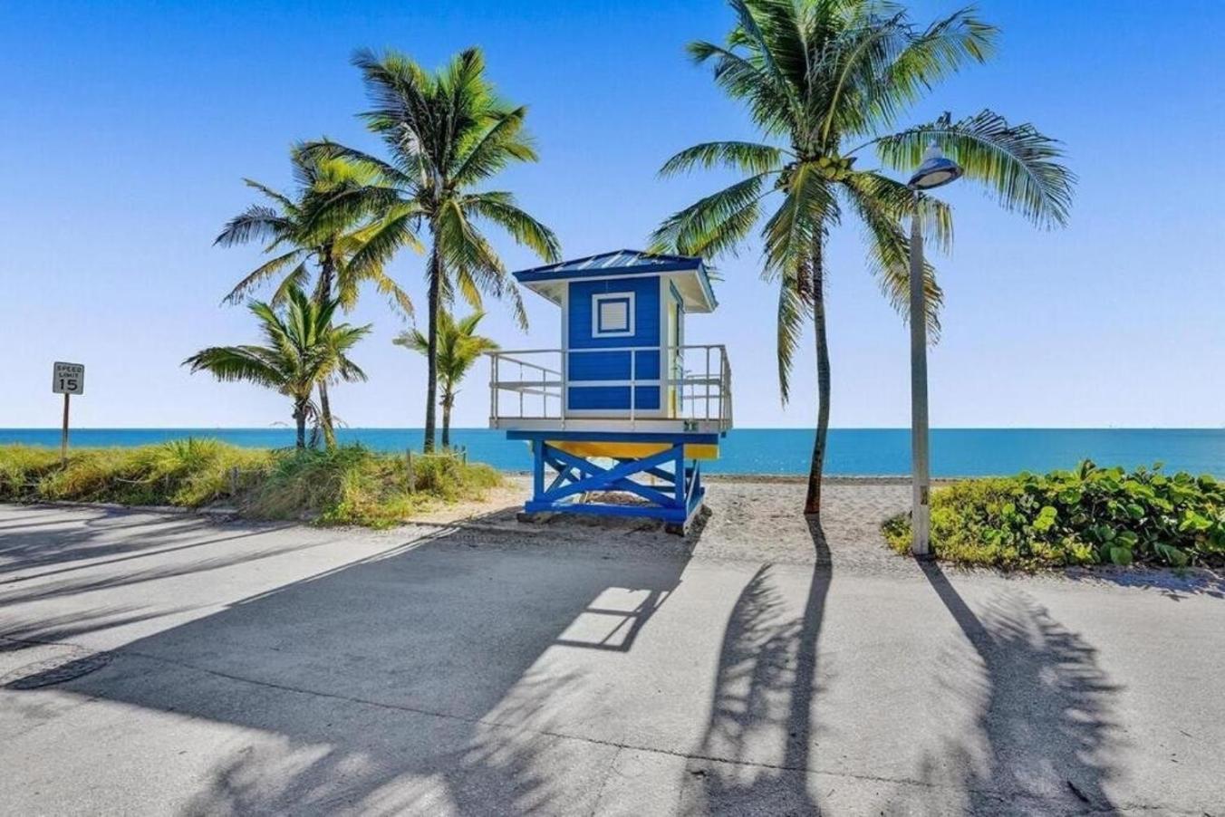 Waves On Desoto Studio With Pool # 3 Apartment Hollywood Exterior photo