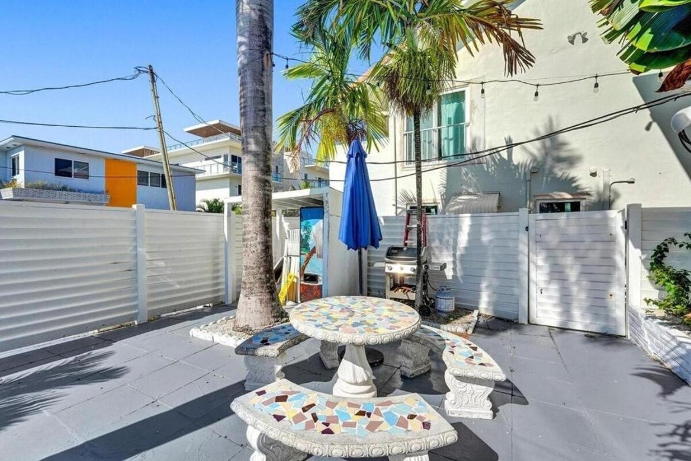 Waves On Desoto Studio With Pool # 3 Apartment Hollywood Exterior photo