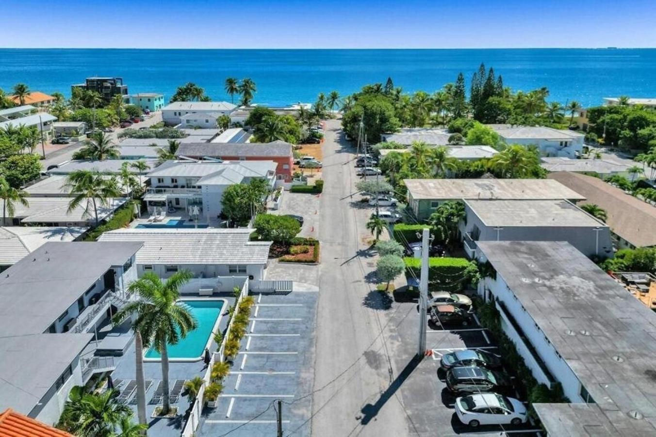 Waves On Desoto Studio With Pool # 3 Apartment Hollywood Exterior photo